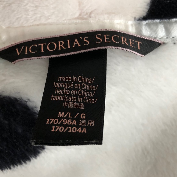 VICTORIAS SECRET Cozy Short Plush Robe in a white and black polka dots | M/L - Picture 11 of 12